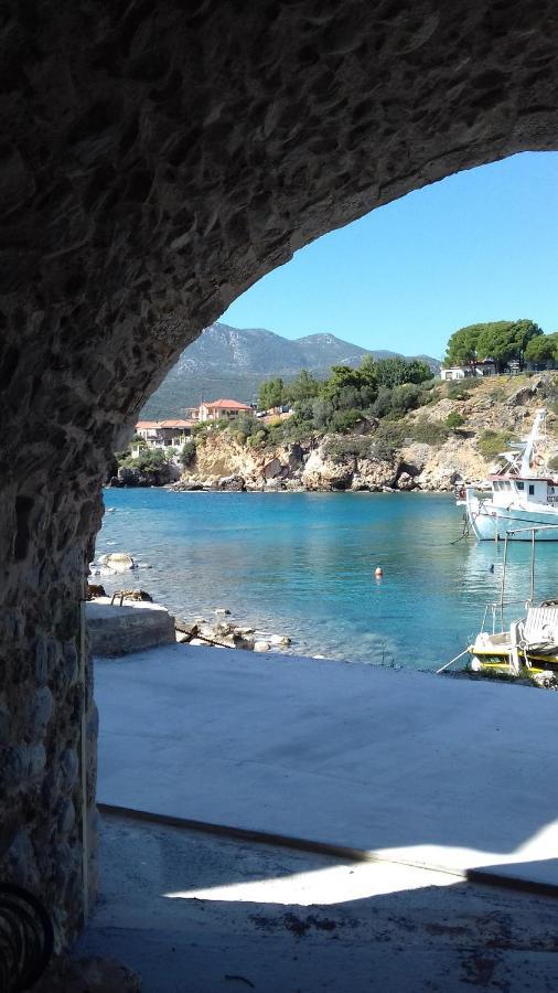 Iliolithos Rooms Kardhamili Esterno foto