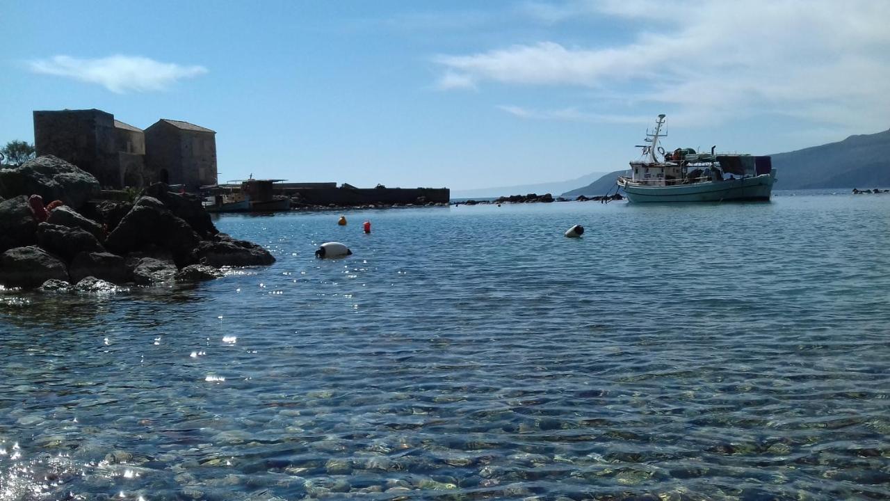 Iliolithos Rooms Kardhamili Esterno foto