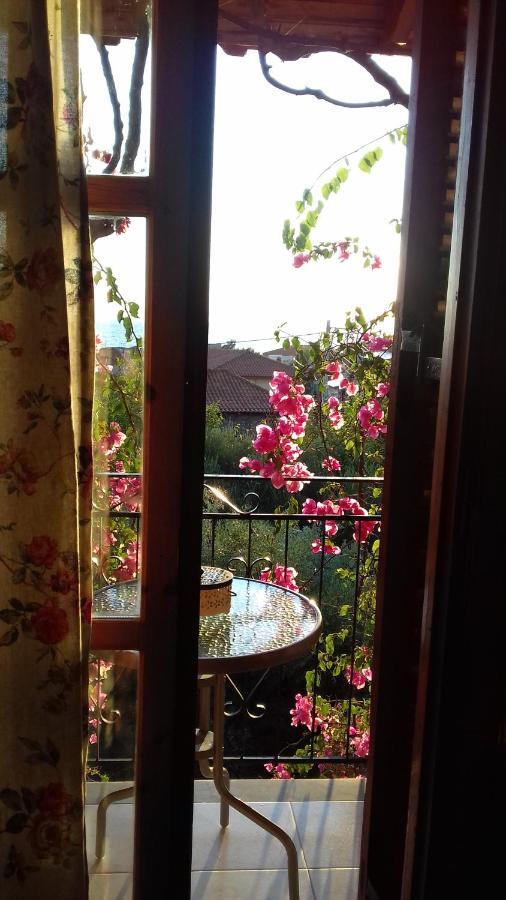 Iliolithos Rooms Kardhamili Esterno foto