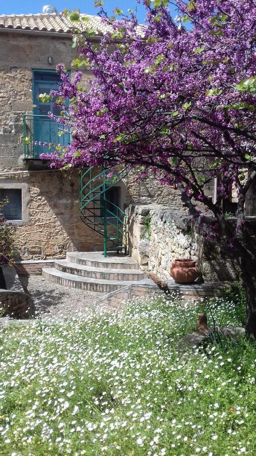 Iliolithos Rooms Kardhamili Esterno foto