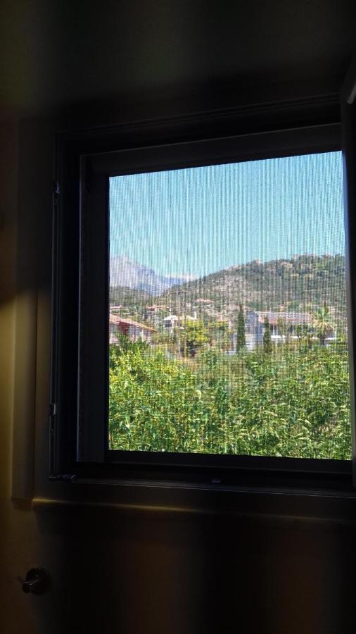 Iliolithos Rooms Kardhamili Esterno foto
