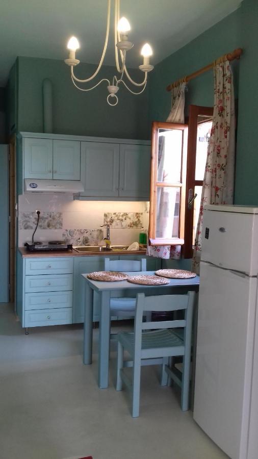 Iliolithos Rooms Kardhamili Esterno foto
