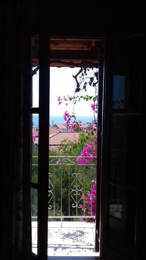 Iliolithos Rooms Kardhamili Esterno foto