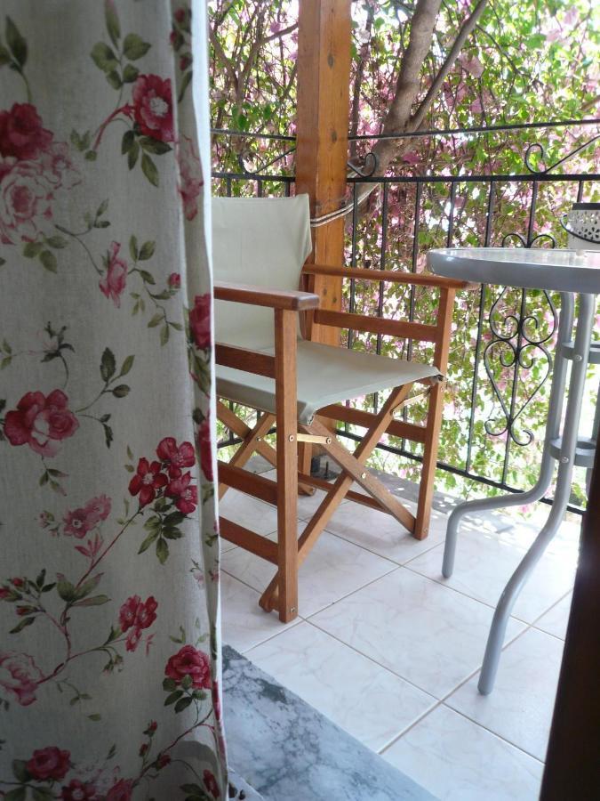 Iliolithos Rooms Kardhamili Esterno foto