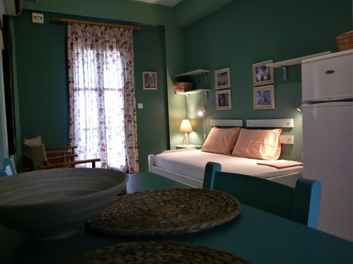 Iliolithos Rooms Kardhamili Esterno foto
